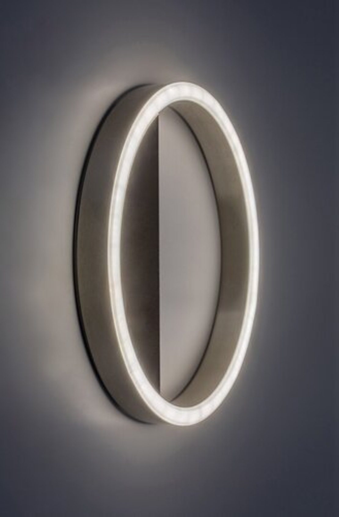 Модерен LED стенен аплик 15W с естествено бяла светлина – драскан хром