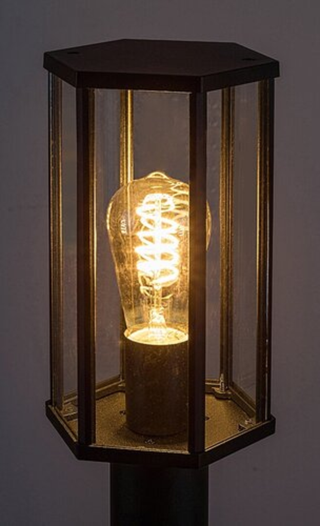 Класически външен стълб Dubrovnik E27 – елегантно градинско осветление с IP44 защита