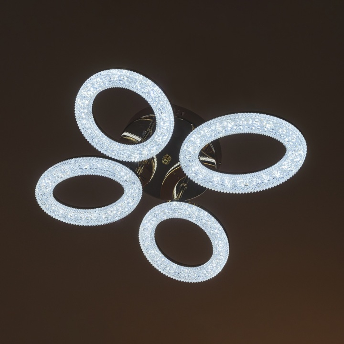 Модерен LED полилей със smart управление 88W в бяло и злато