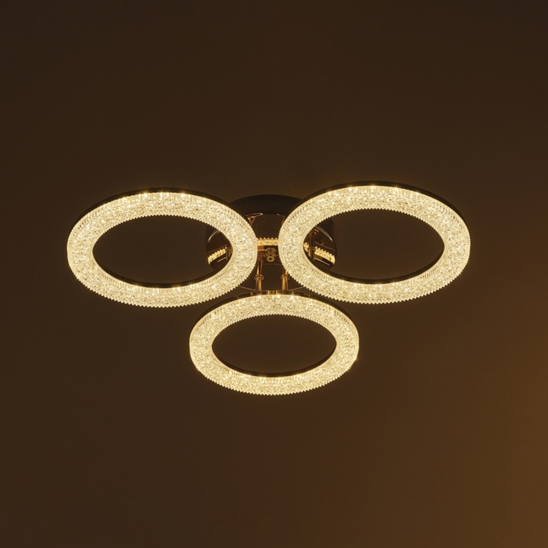 Модерен LED полилей със smart управление 96W в бяло и злато