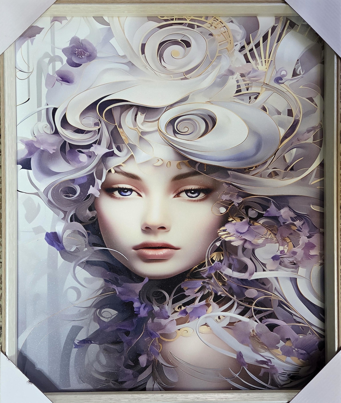 Момиче с лилаво – модерна картина на жена, елегантна декорация за стена