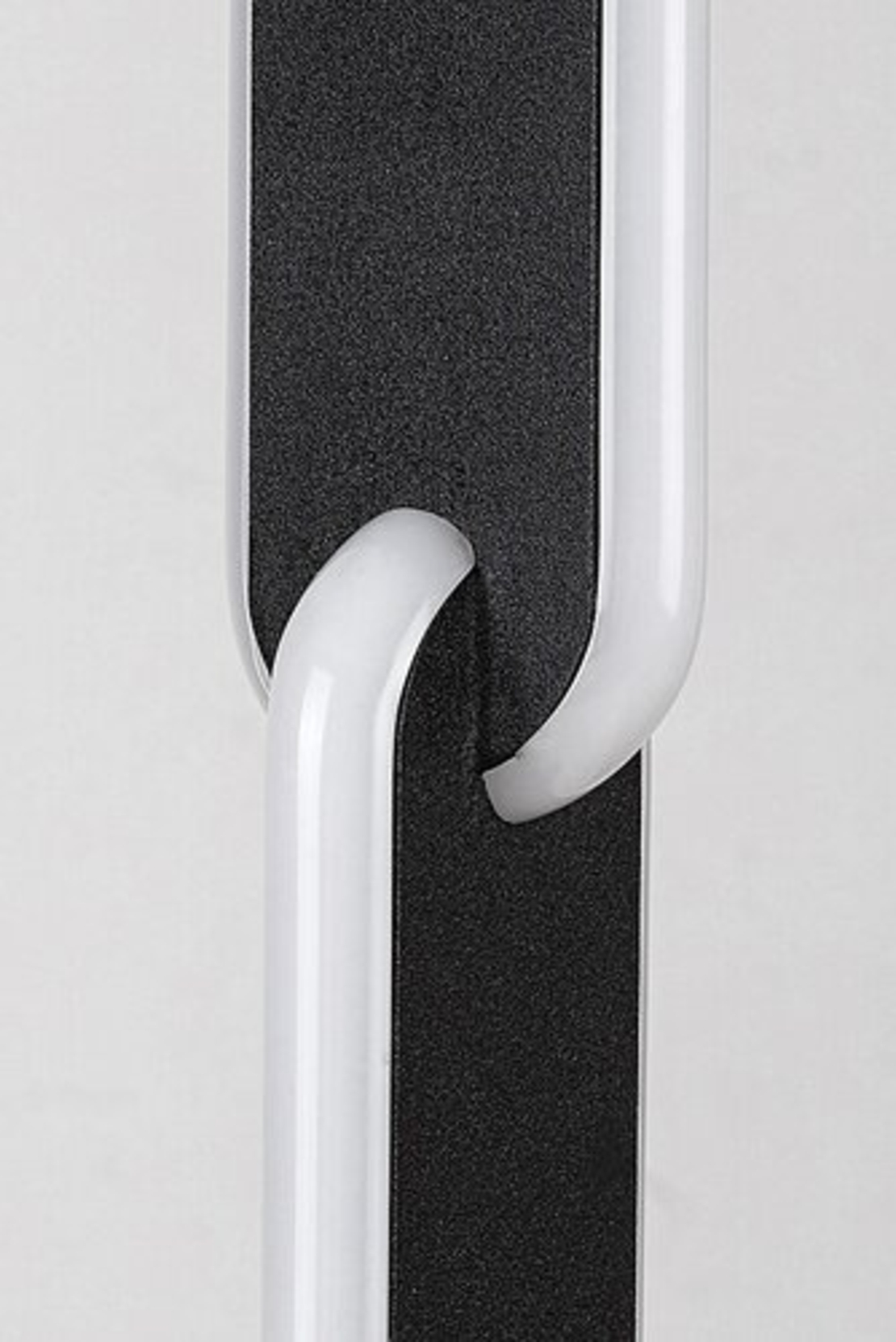 Модерен LED лампион 33W с регулиране на цветната температура – черен