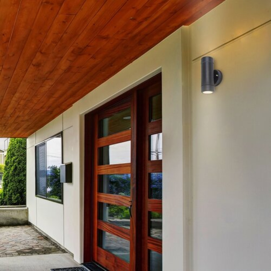 Външен аплик Medina в мат-черен цвят – минимален двупосочен светлинен ефект