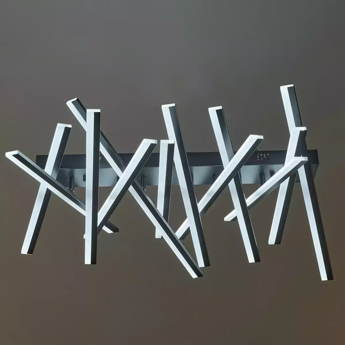 Smart LED полилей 100W – елегантен черен дизайн и подвижни рамена