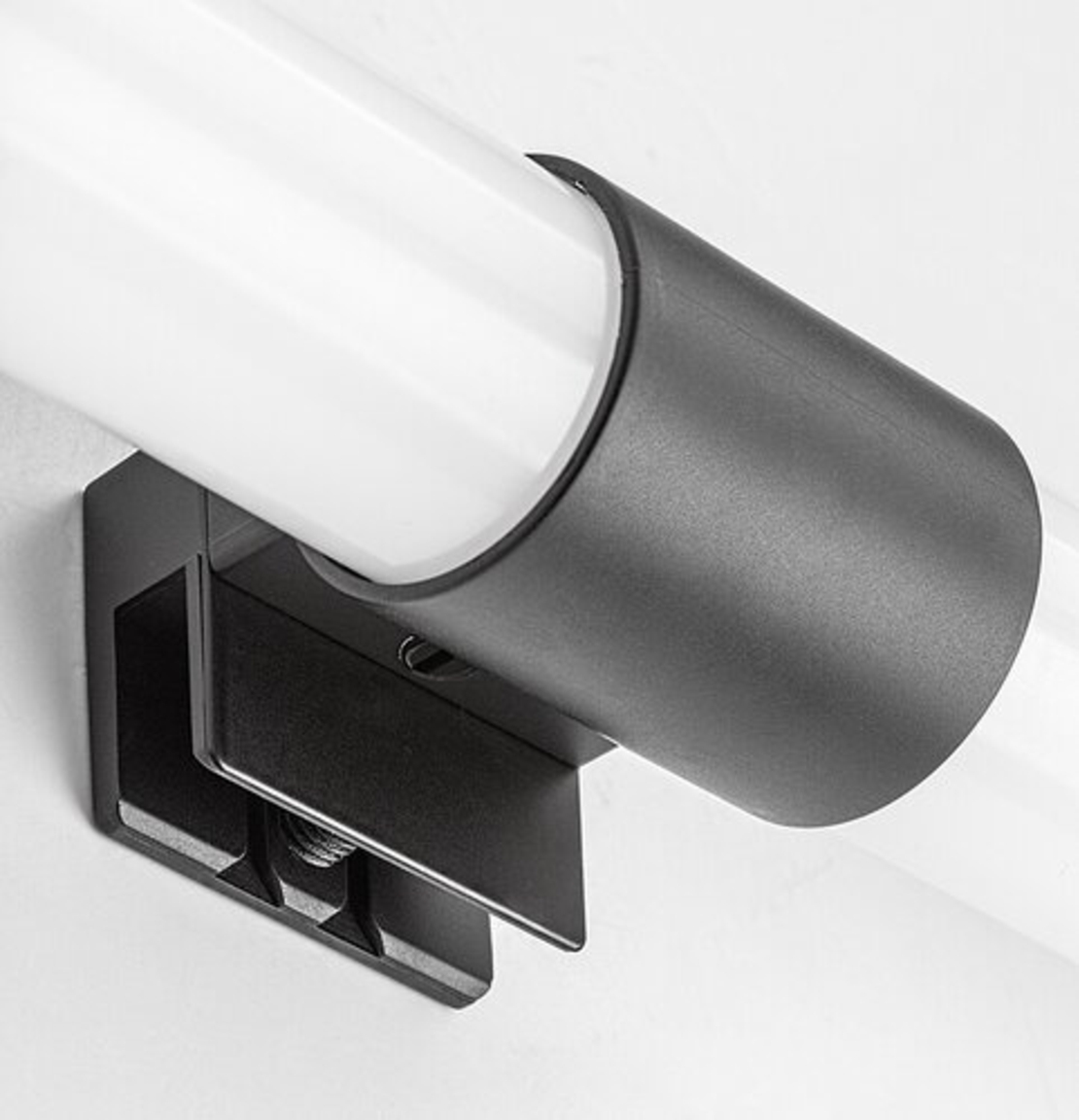 LED осветително тяло за баня 8W, IP44, 4000K, черен корпус