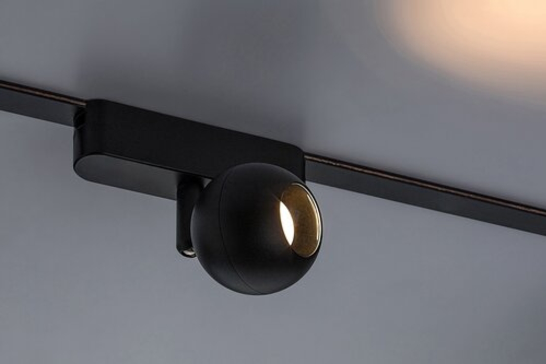 Смарт LED релсов спот – 5W регулируема цветна температура 2700–5500K, Wi-Fi управление, стилен черен алуминий