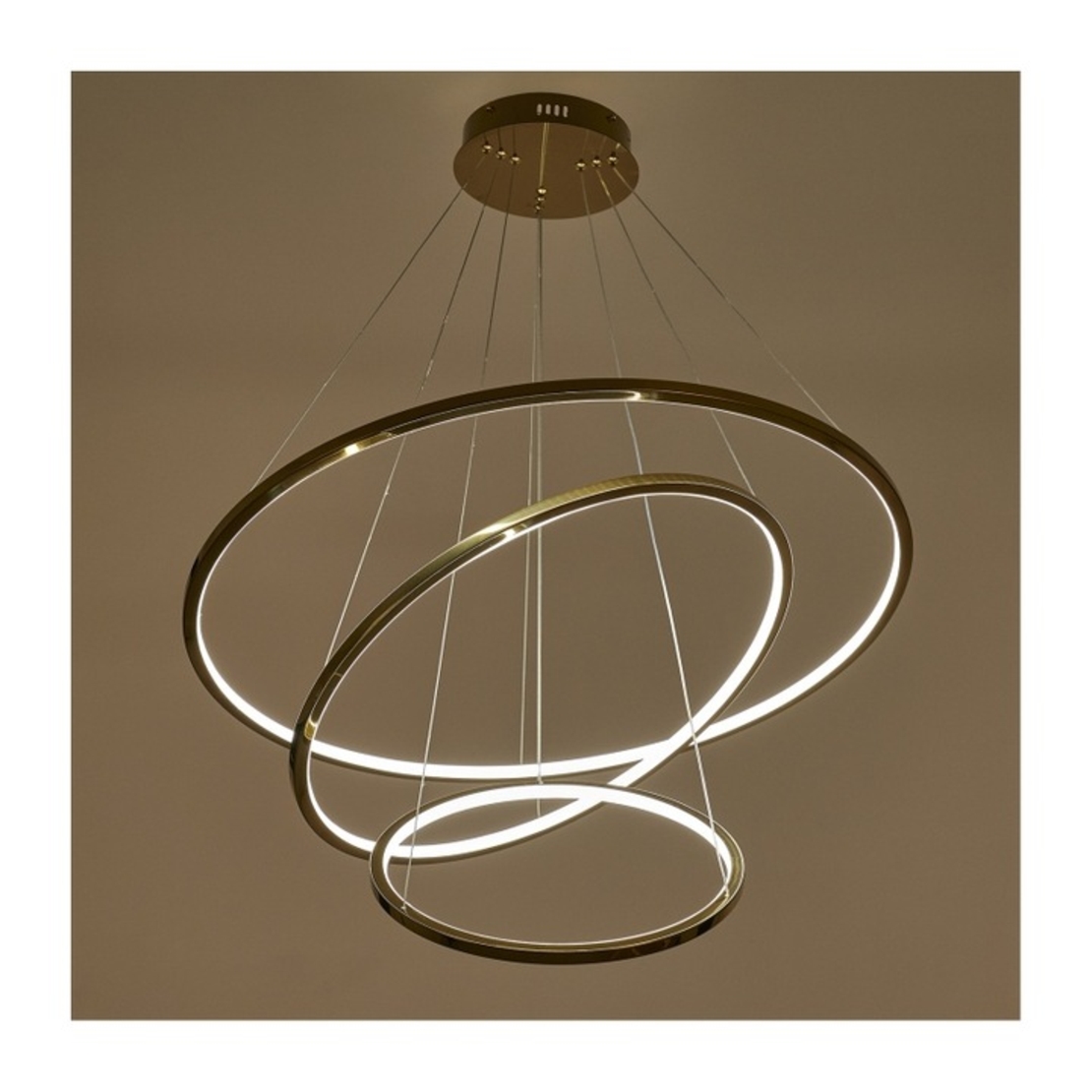 Модерен LED полилей Ø600 mm – златен дизайн и регулируема височина