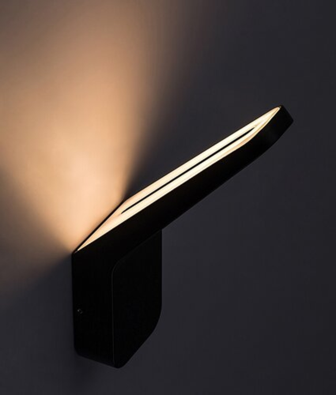 Модерен външен LED аплик Ognon 8W – стилен дизайн с IP54 защита