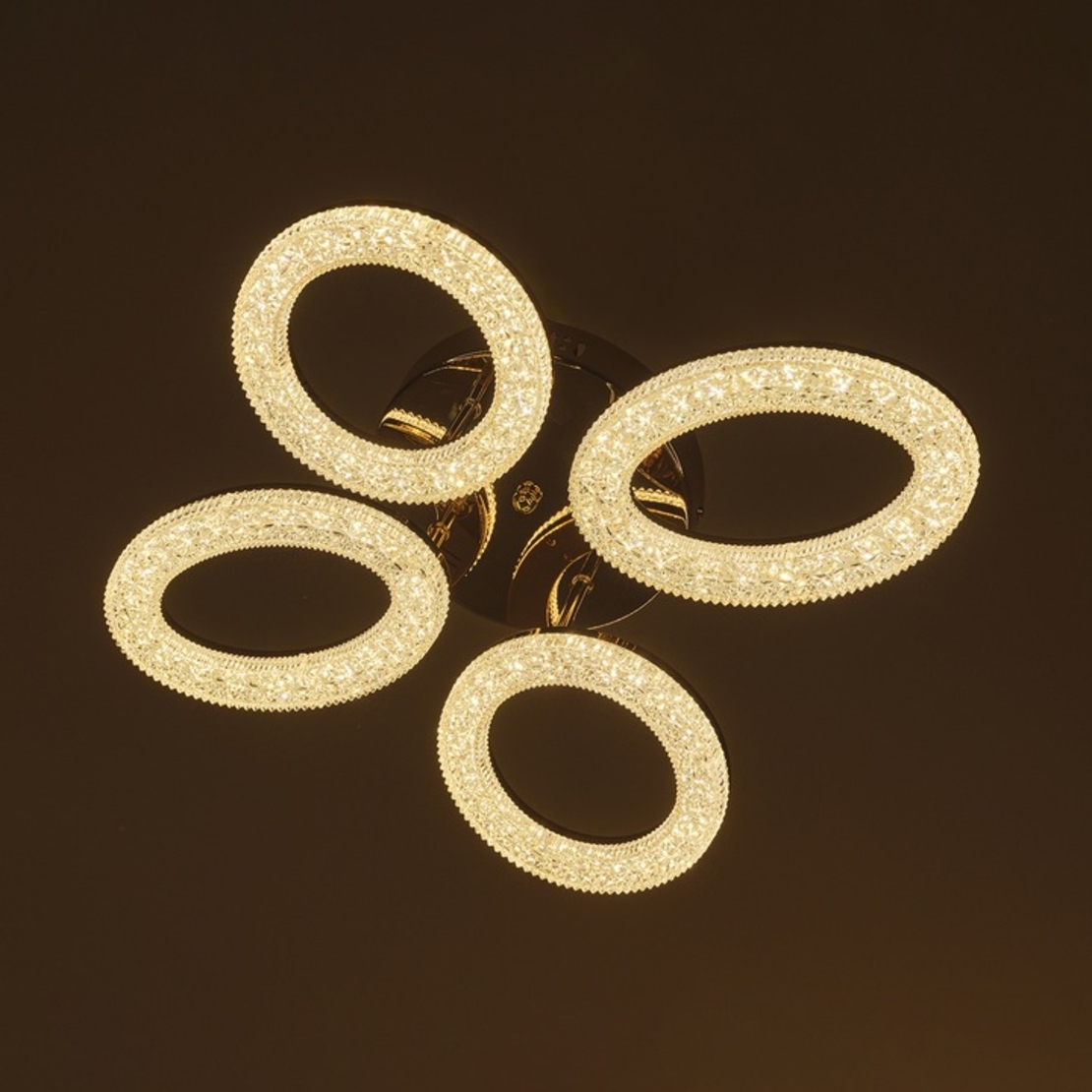 Модерен LED полилей със smart управление 88W в бяло и злато