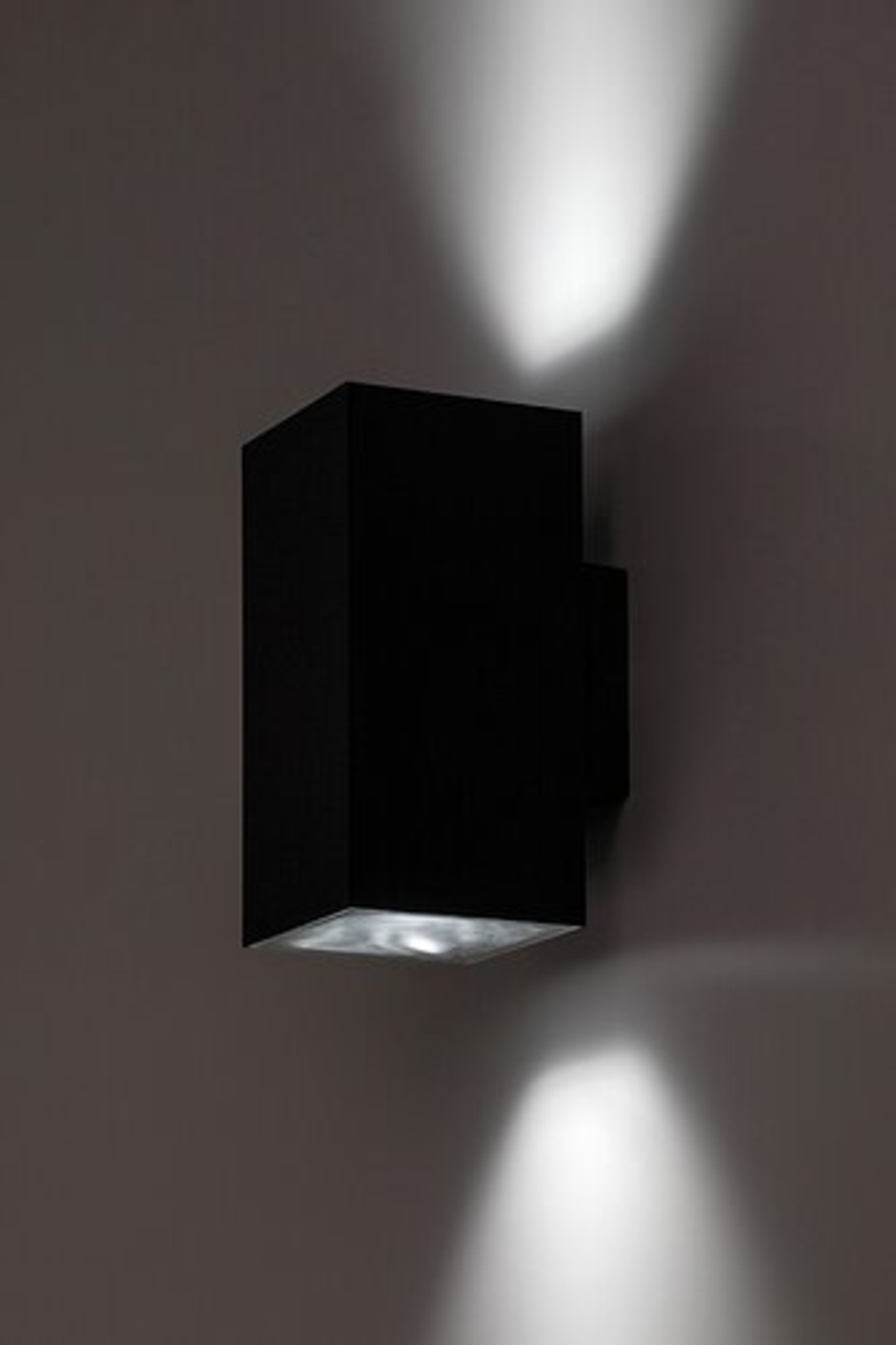 Външен LED аплик Urfa 18W с регулируема светлина – мощен, стилен и надежден