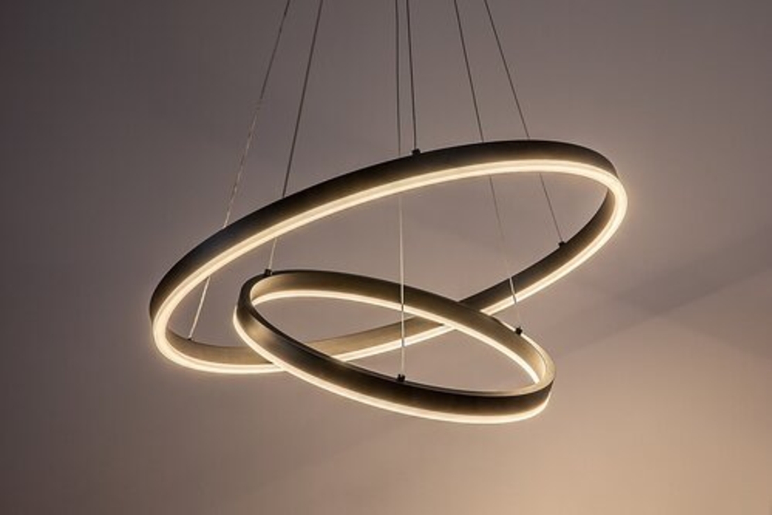 Модерен LED полилей Isaure – 80W, CCT 3000K–6500K, димируем, с дистанционно