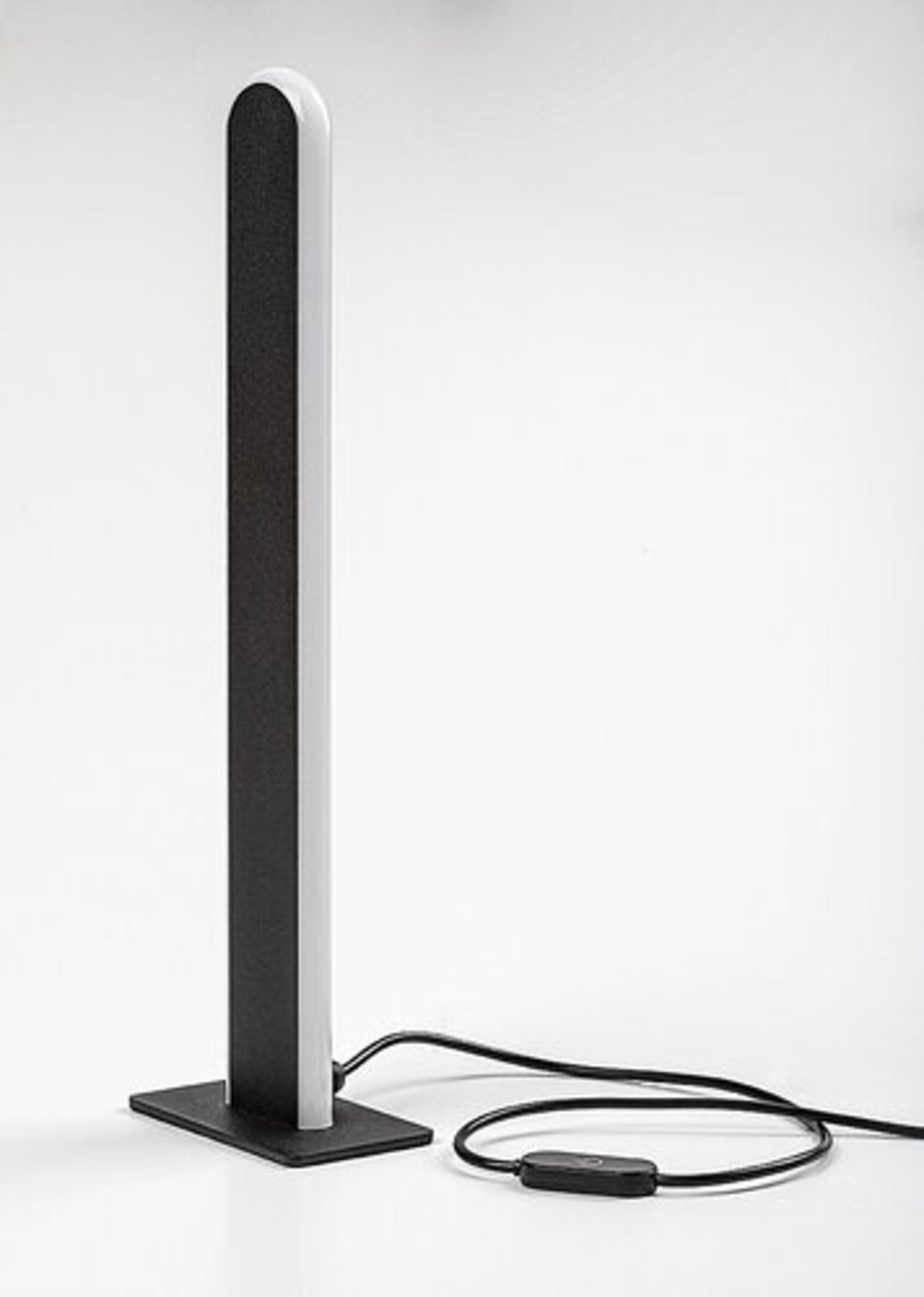 Модерна LED настолна лампа 15W с димиране и регулиране на цветната температура – черна