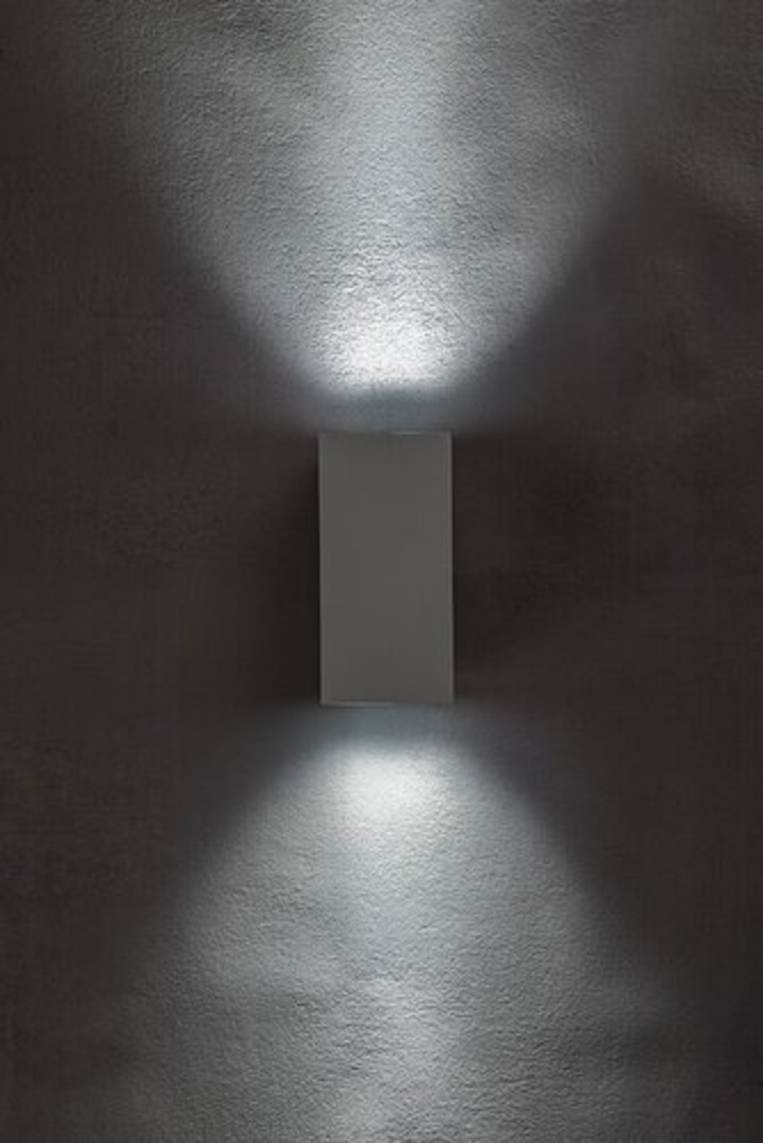 Външен LED аплик Urfa 18W в бял цвят – мощно осветление с регулируема светлина