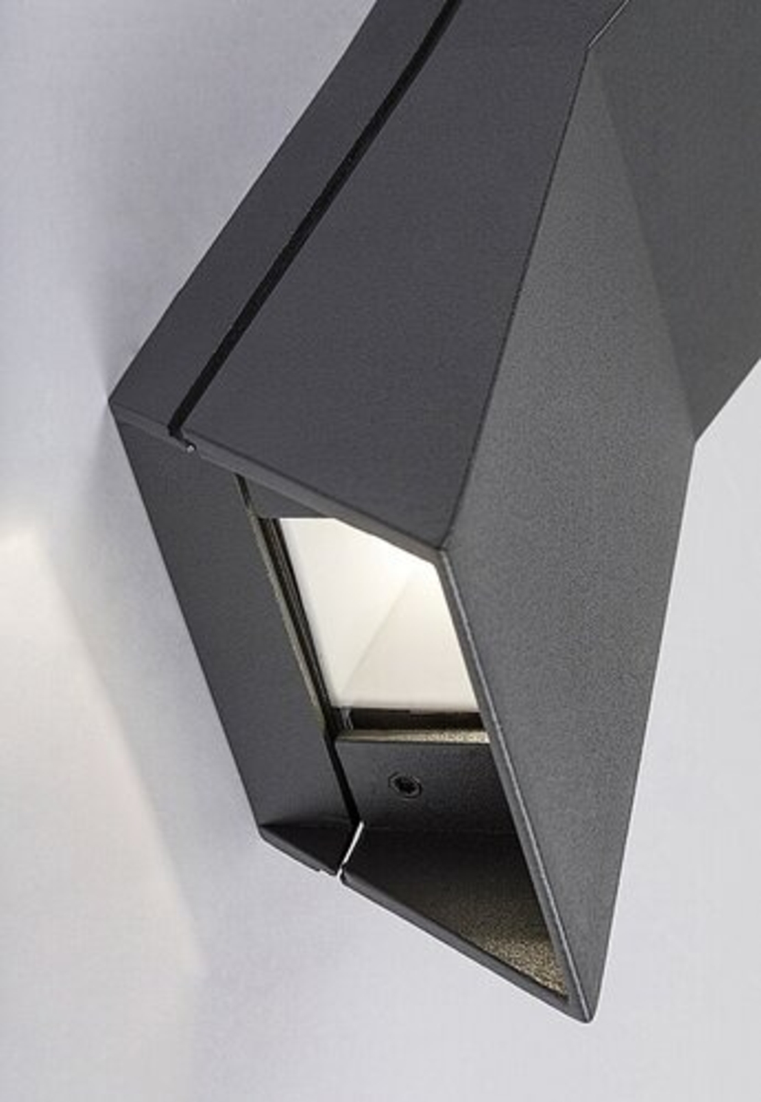 Модерен външен LED аплик Temse 6W – елегантно фасадно осветление с IP65 защита