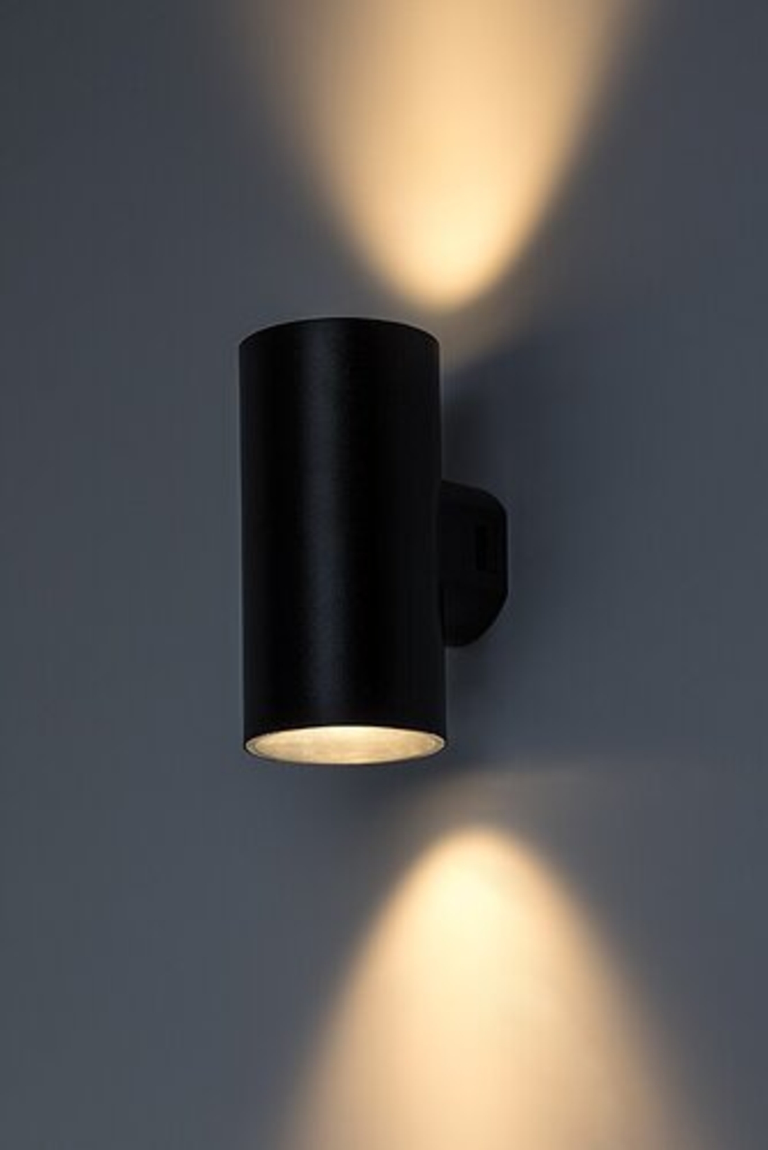 Мощен външен LED аплик Urfa 18W с регулируема светлина – стил, надеждност и висока яркост