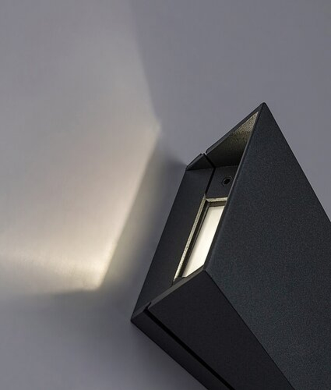 Модерен външен LED аплик Temse 3W – стилно фасадно осветление с IP65 защита