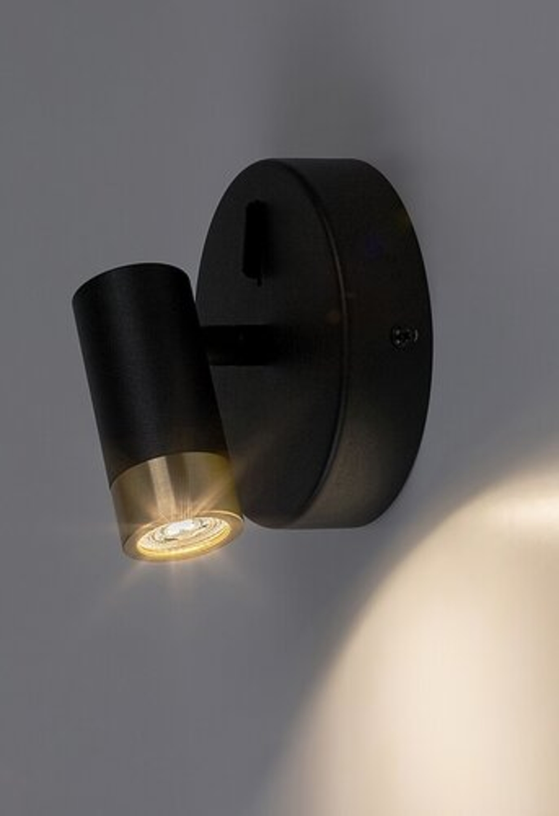 LED спот за баня с естествена бяла светлина