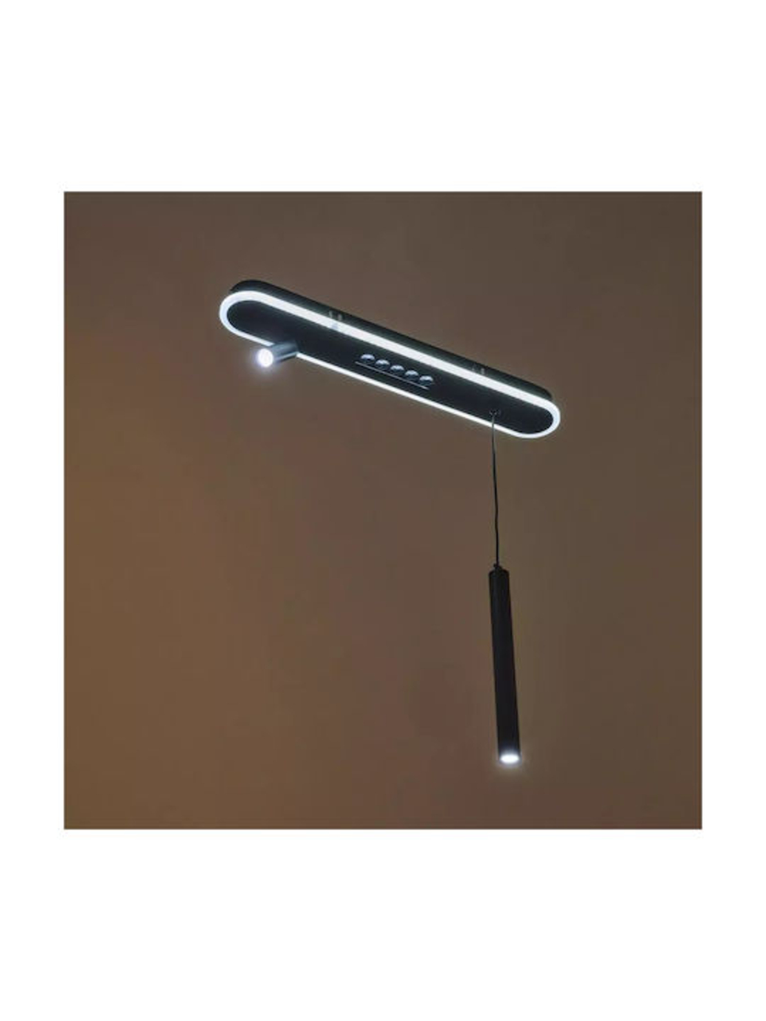 Smart LED полилей 47W – елегантен черен дизайн и регулируема височина