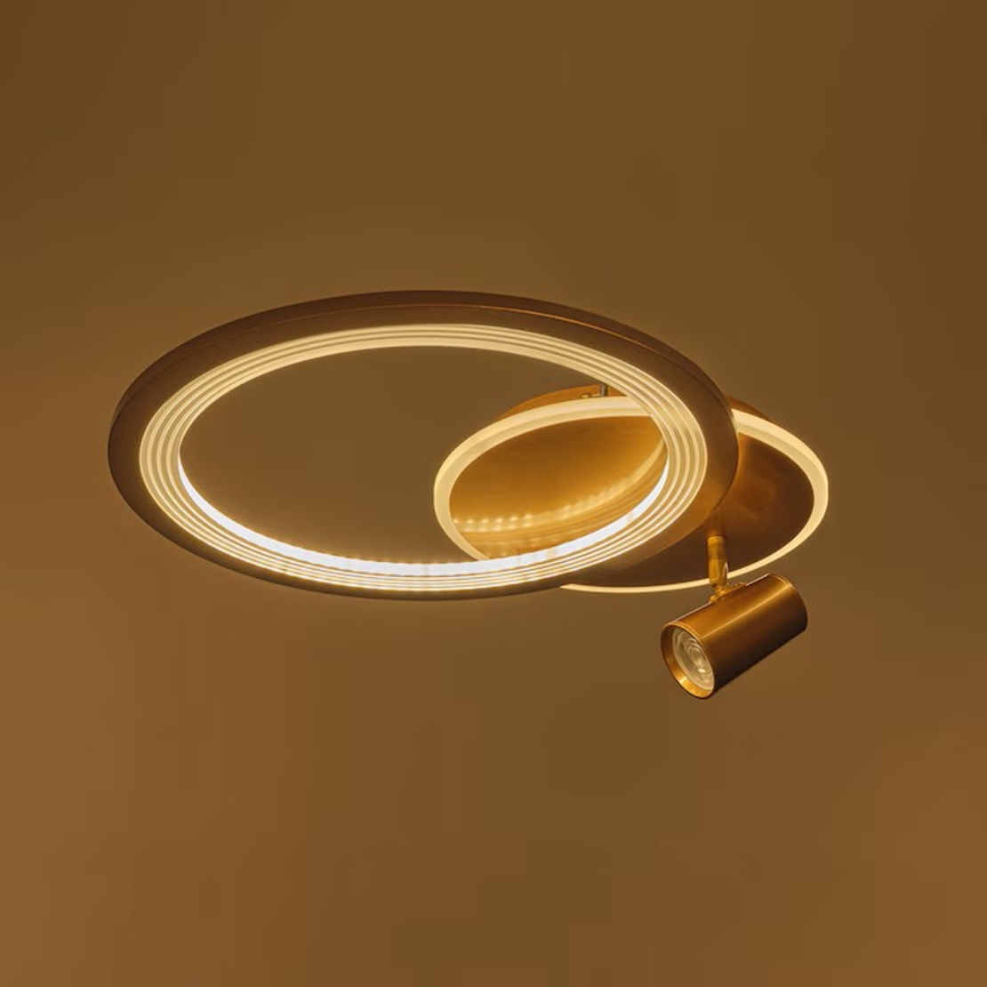 LED таванен плафон 69W – матирано злато със Smart управление, димиране и подвижни рамена