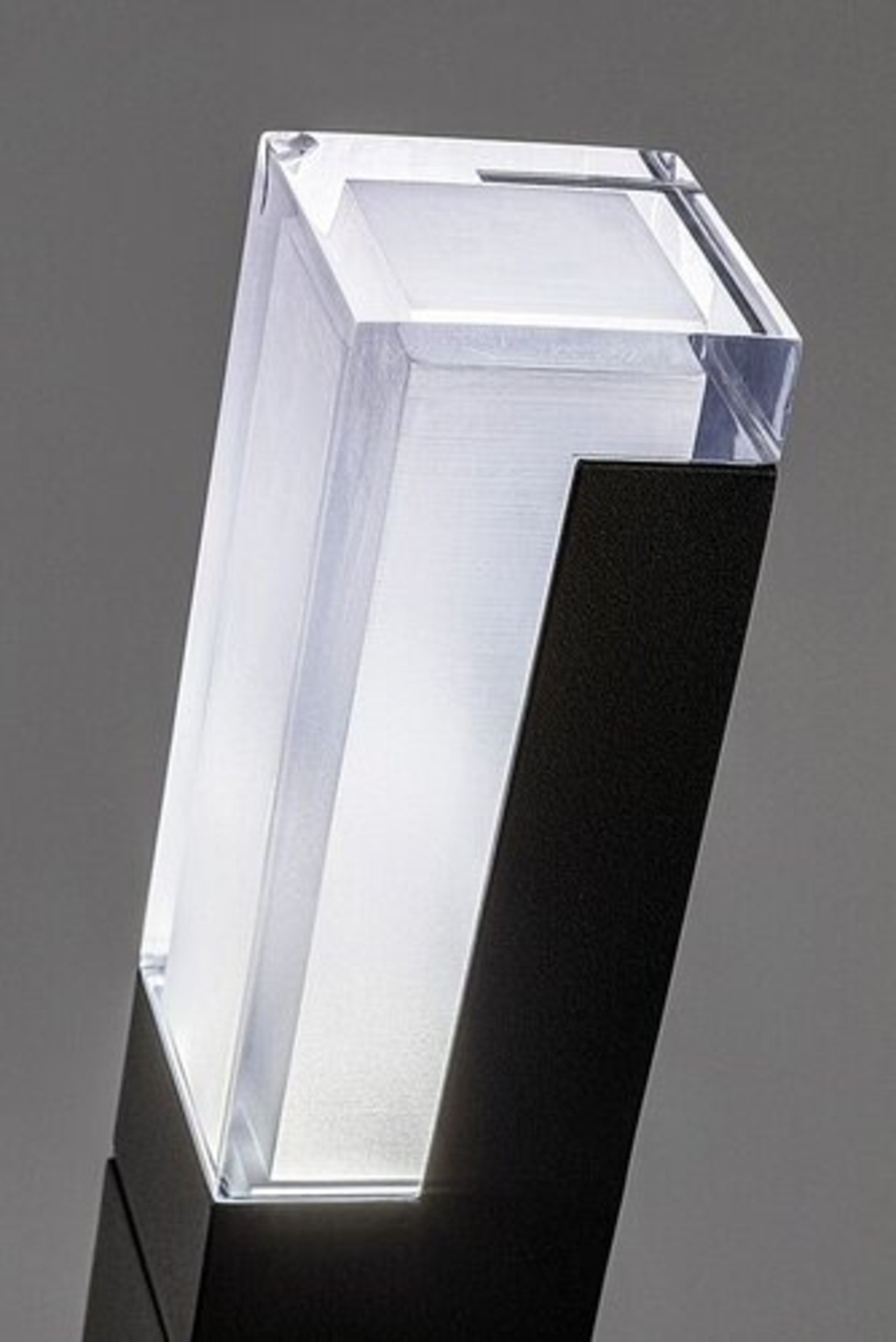 Външен LED стълб Darvas 7W с променлива цветна температура и IP54 защита