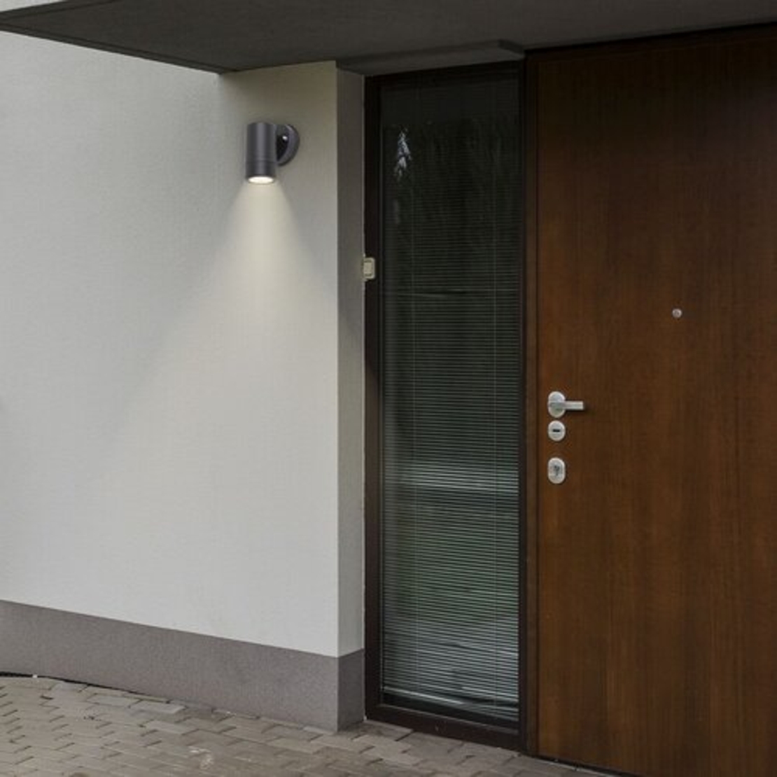 Външен аплик Medina в мат-черен цвят – минимален дизайн и надеждна функционалност