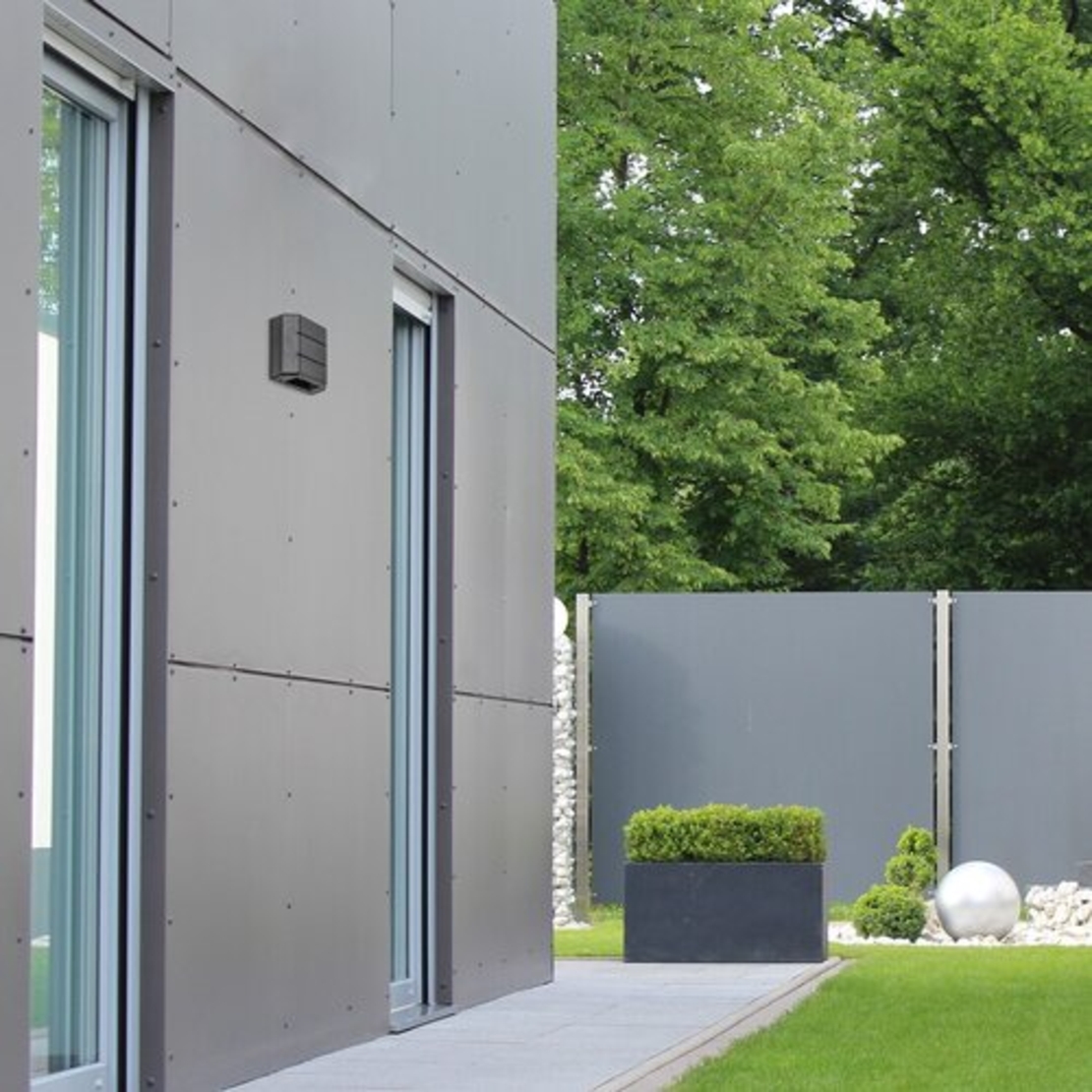 Модерен черен квадратен LED аплик Lippa – компактно фасадно осветление 6W