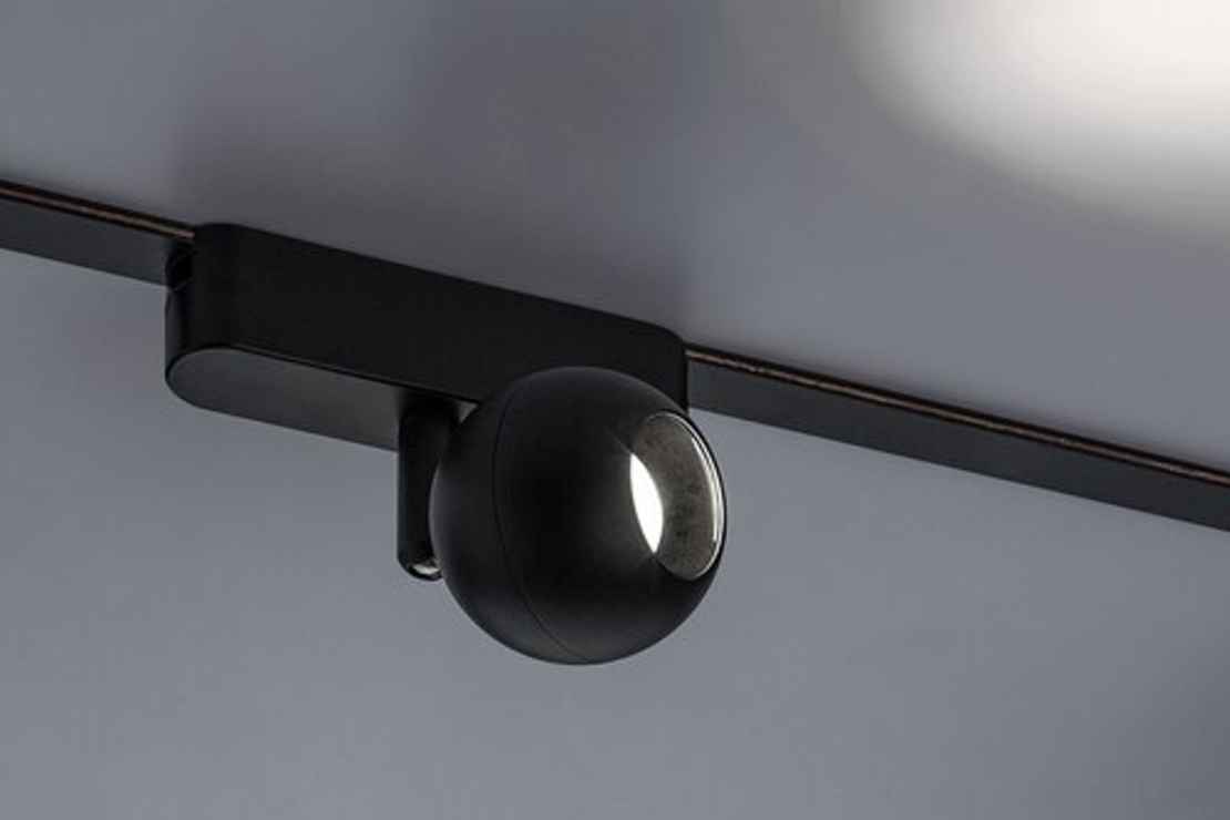 Смарт LED релсов спот – 5W регулируема цветна температура 2700–5500K, Wi-Fi управление, стилен черен алуминий