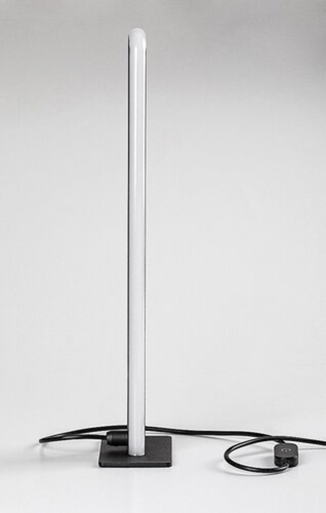 Модерна LED настолна лампа 15W с димиране и регулиране на цветната температура – черна