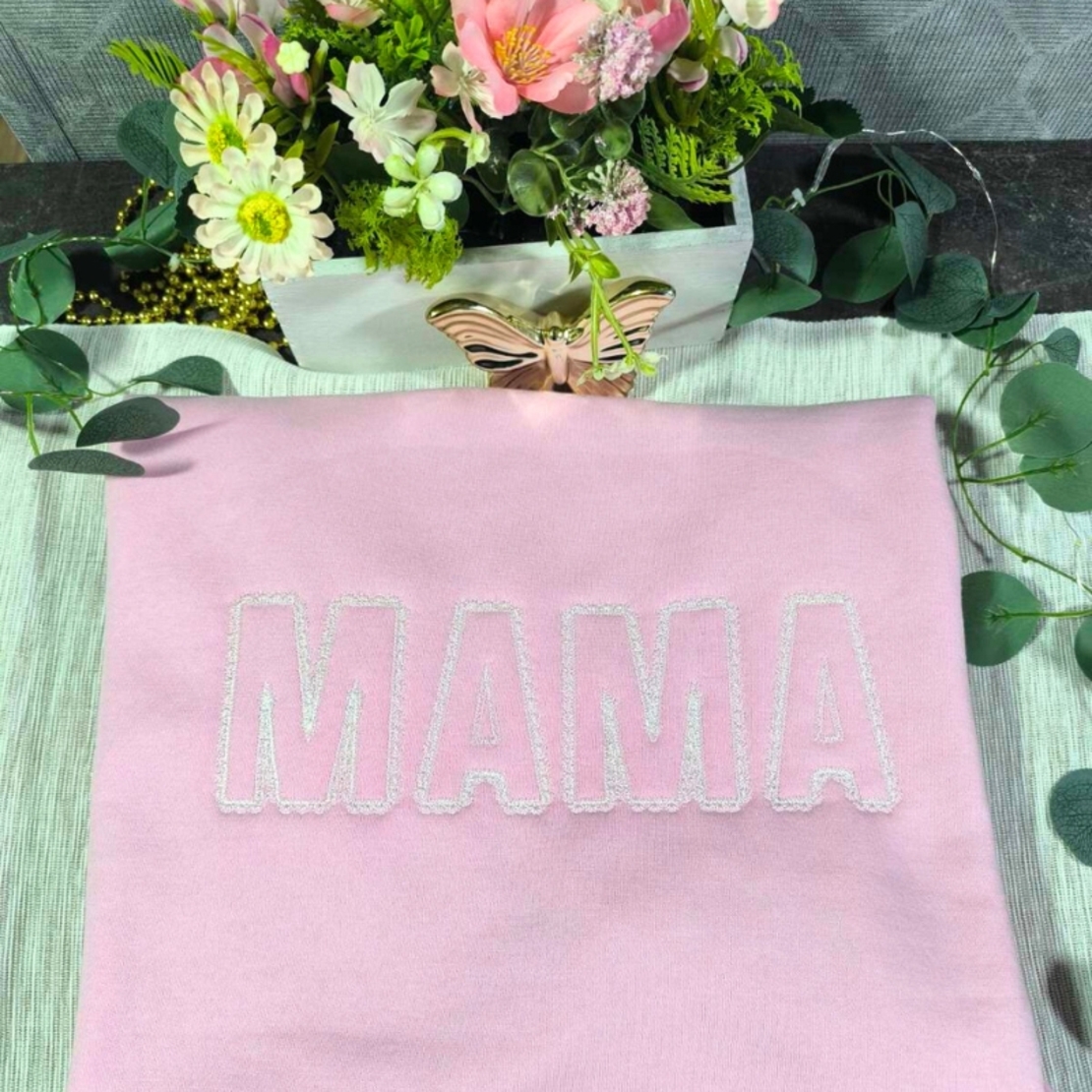 Суичър MAMA с бродерия в елегантен стил дантела