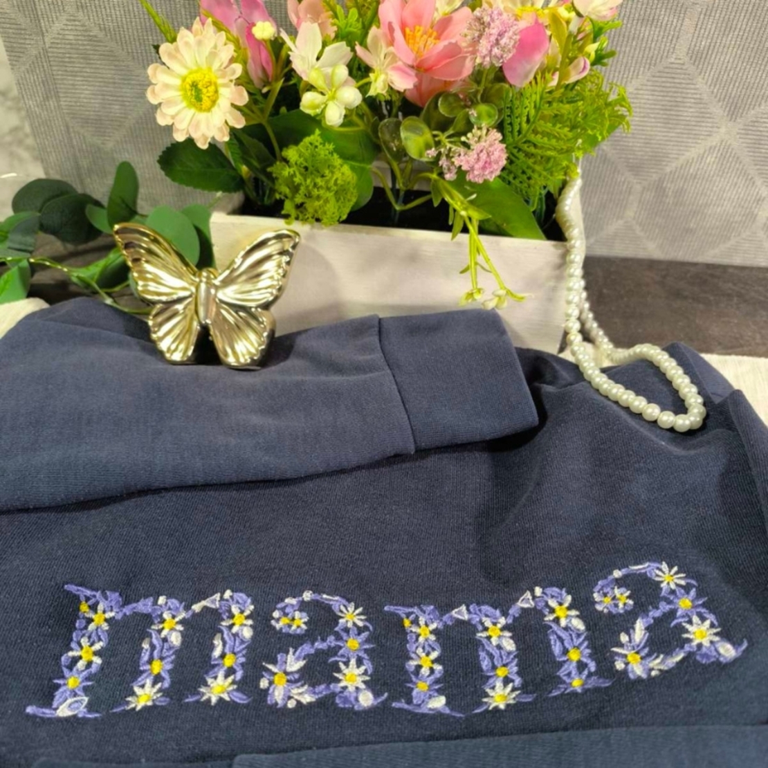 Суичър с бродерия 