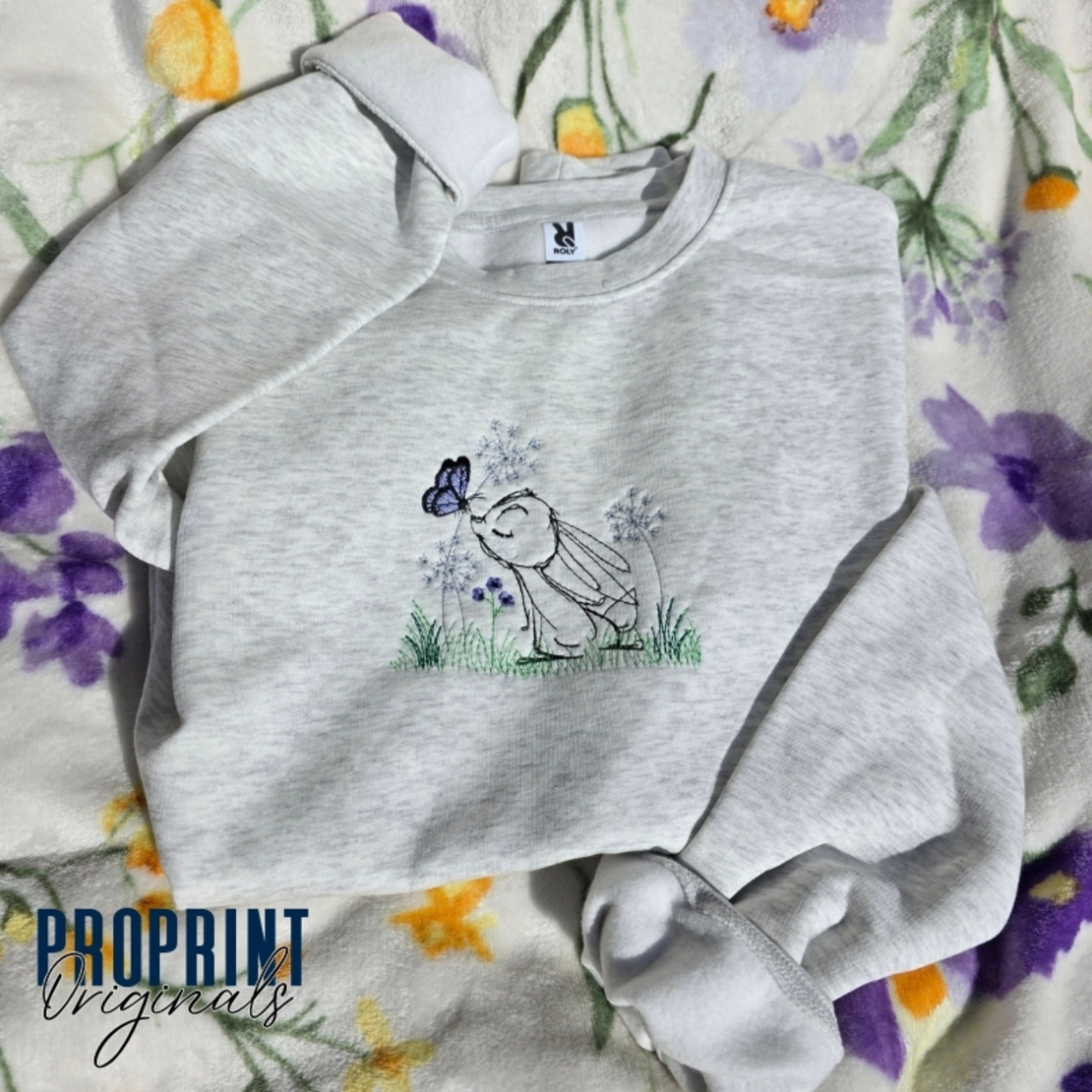 Дамски суичър с бродерия зайче и пеперуда