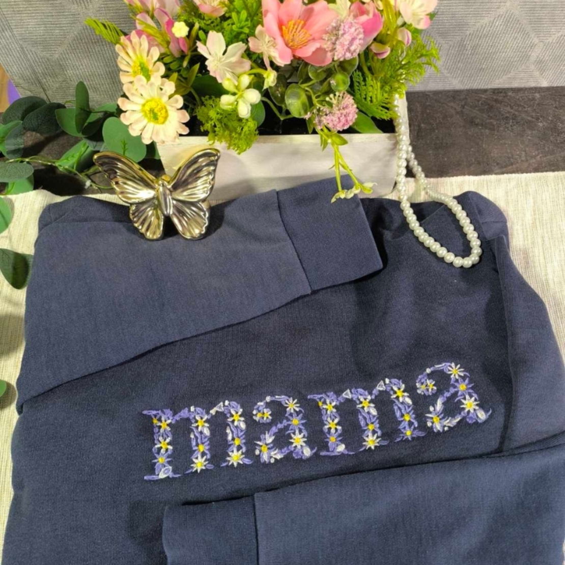 Суичър с бродерия 