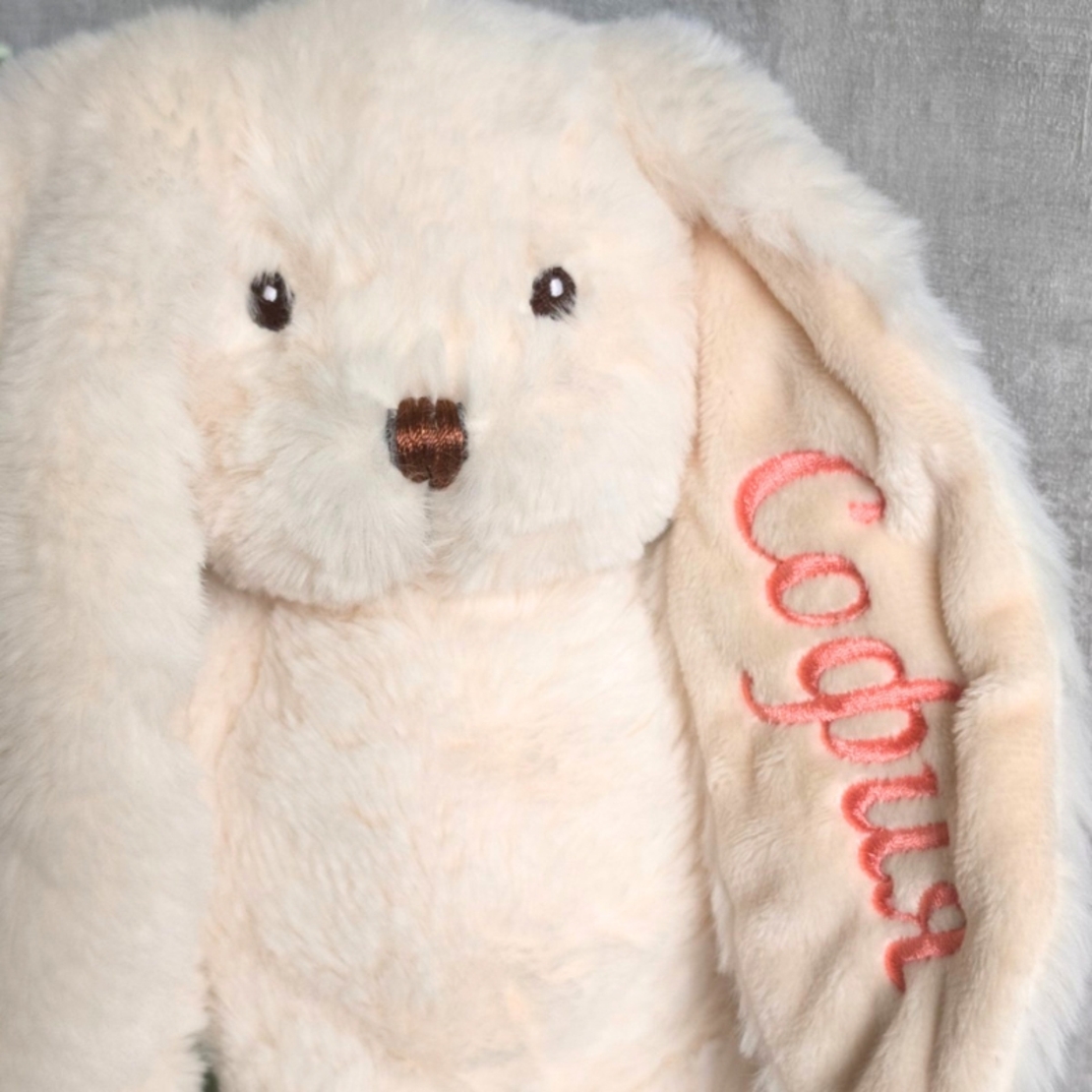 Зайче с бродерия име