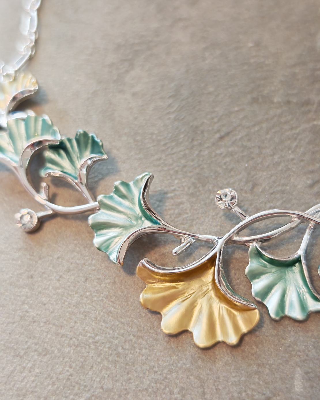 Дамски  колиета