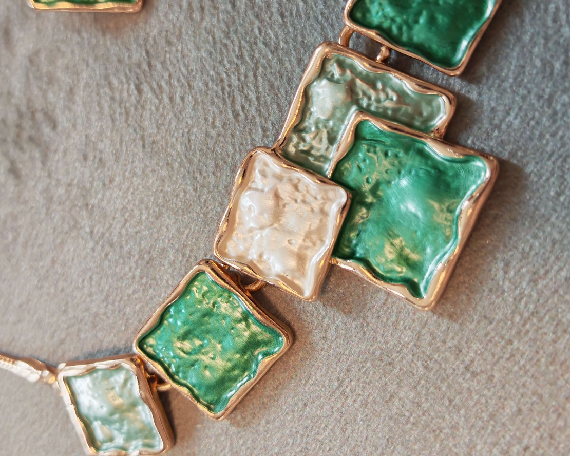 Дамска колиета