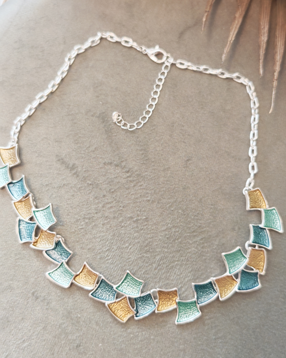 Дамско колие