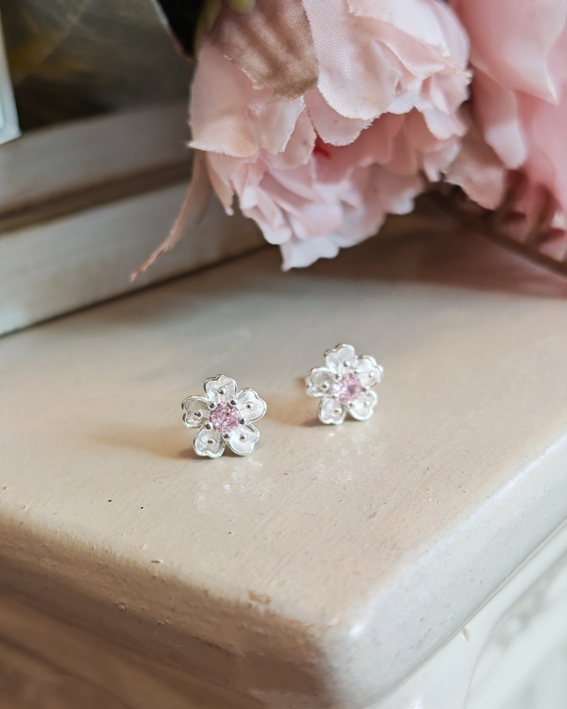 Дамски обици