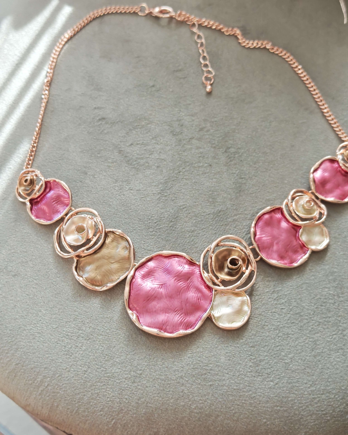 Дамско колие