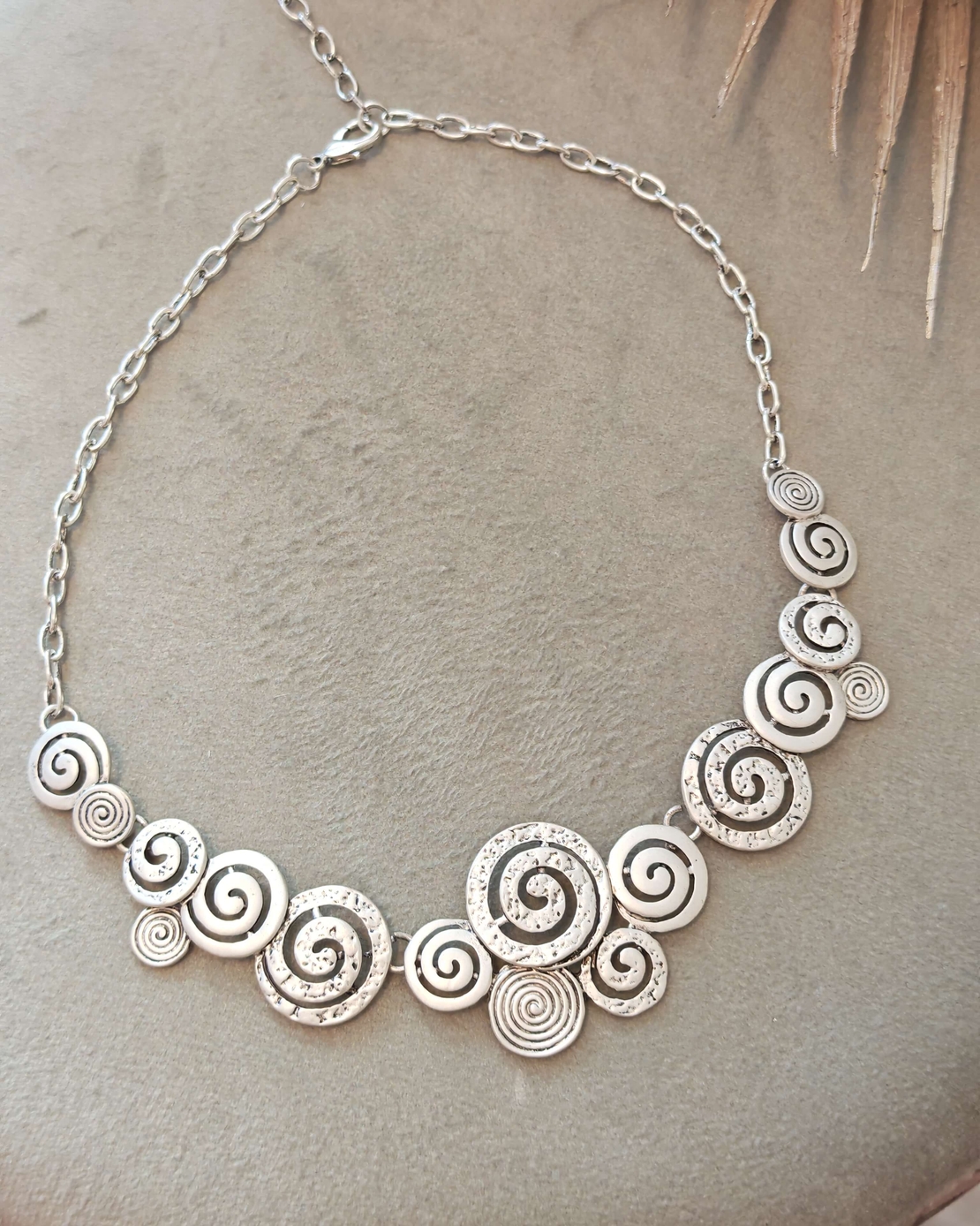 Дамско колие