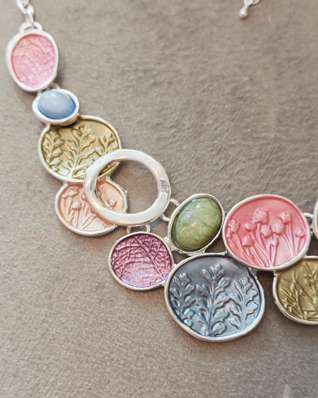 Дамско колие