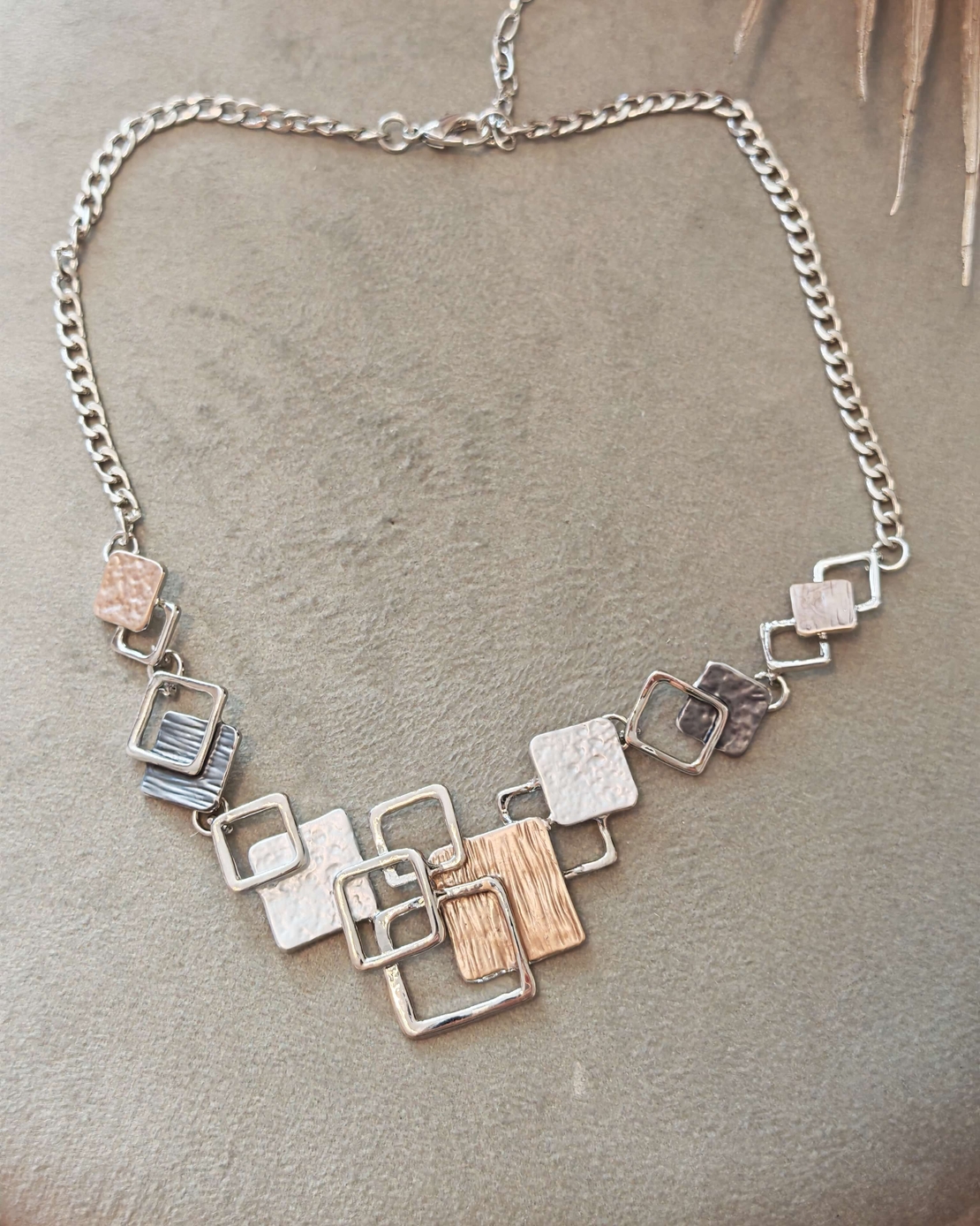 Дамско колие