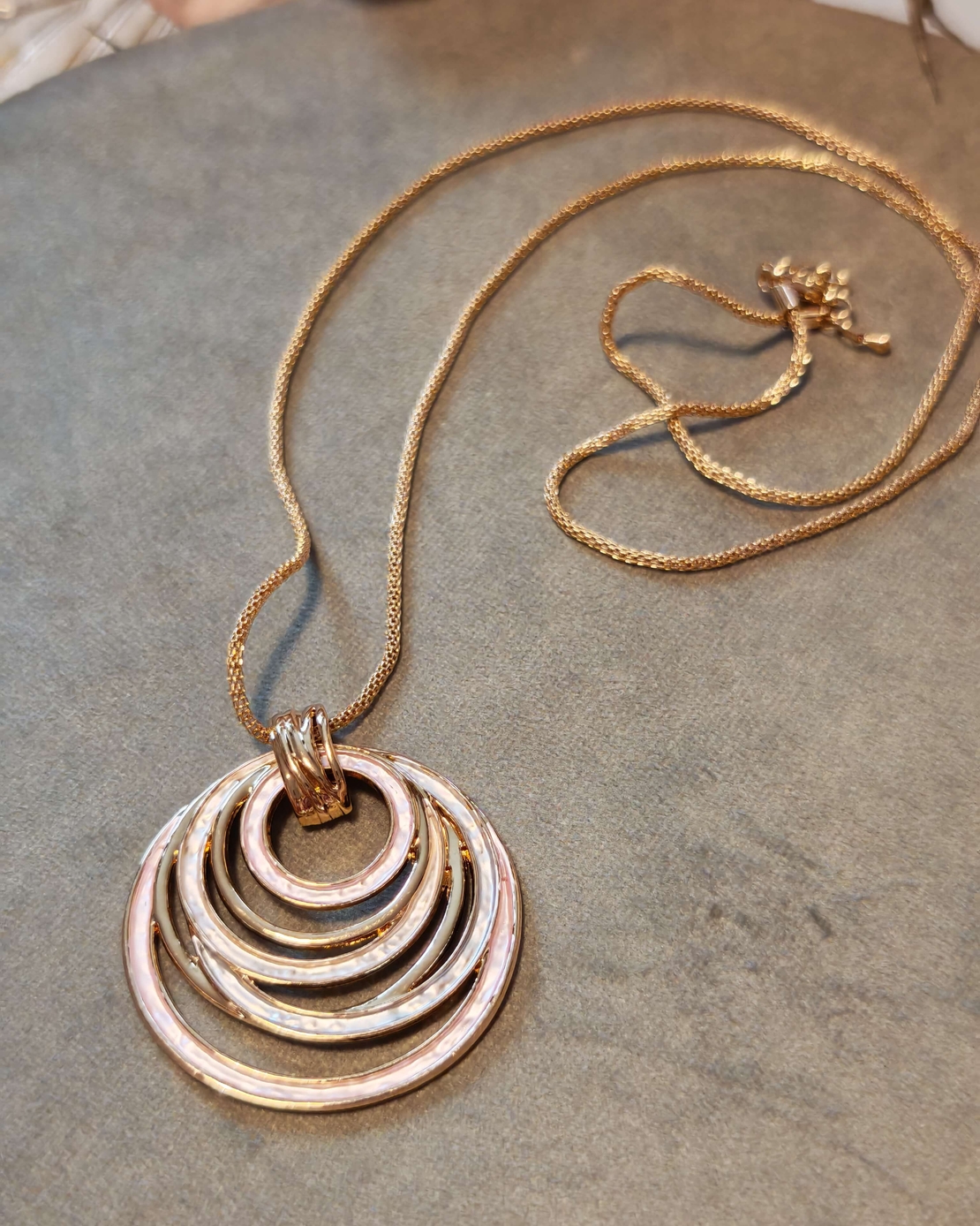 Колие с медальон