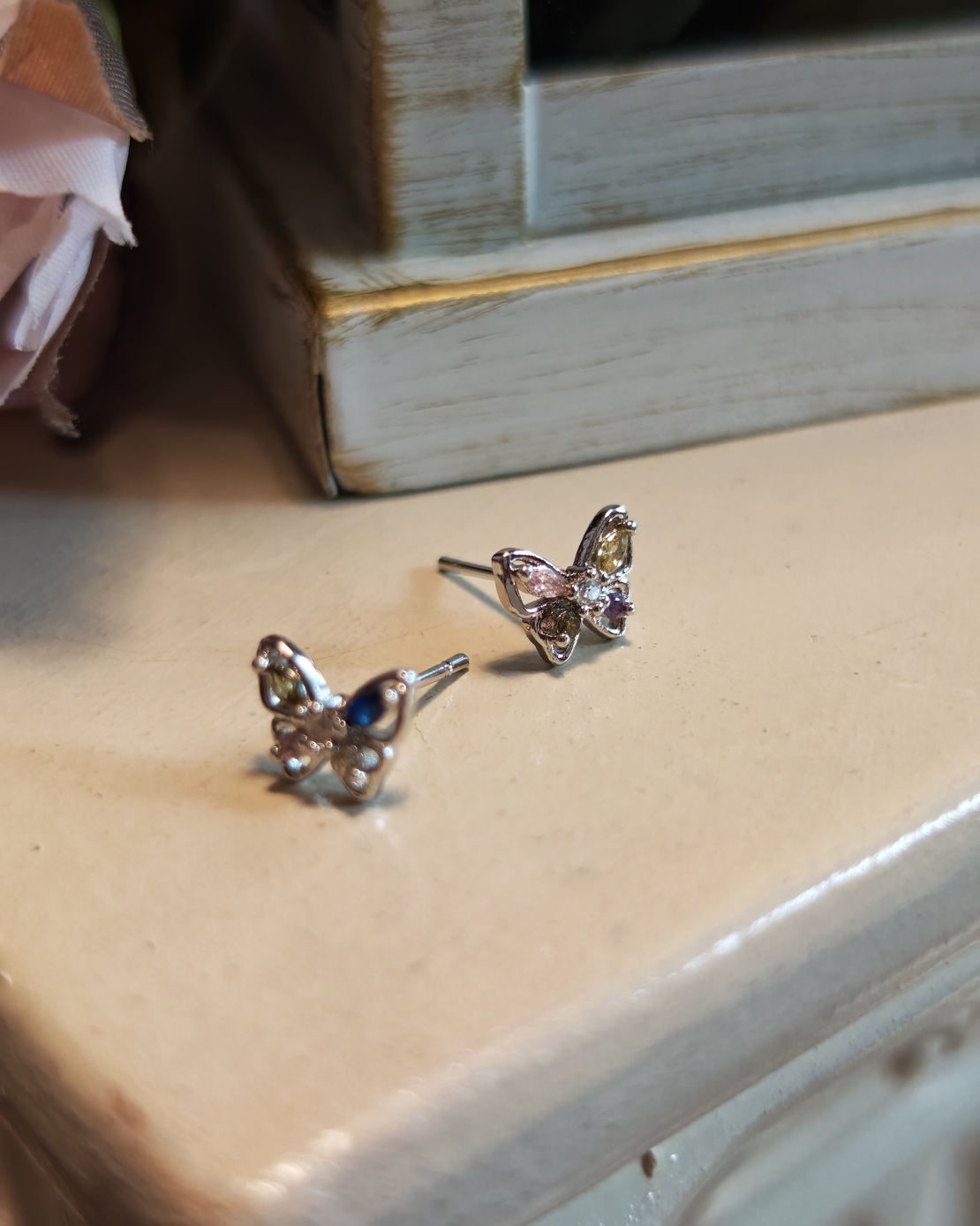 Дамски обици