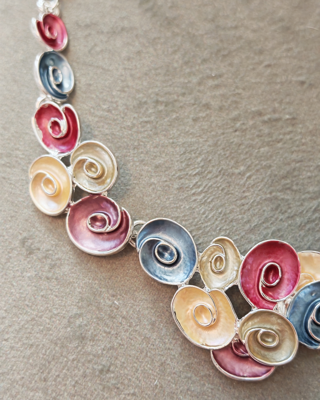 Дамско колие