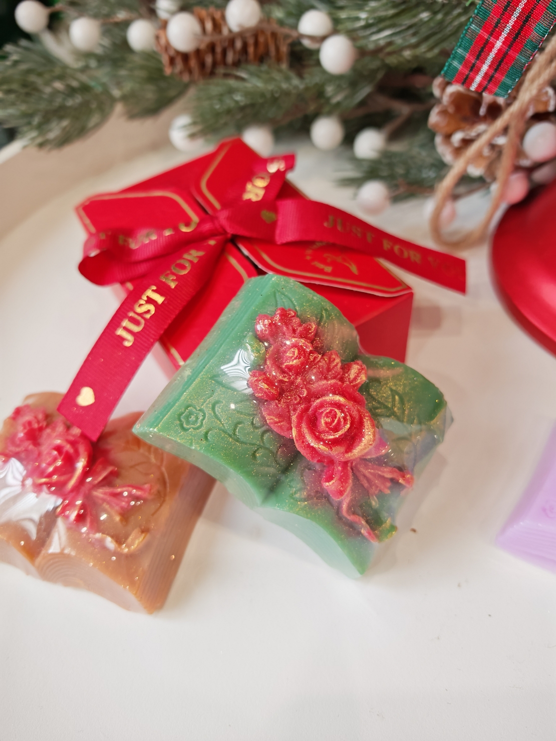 Книга с роза