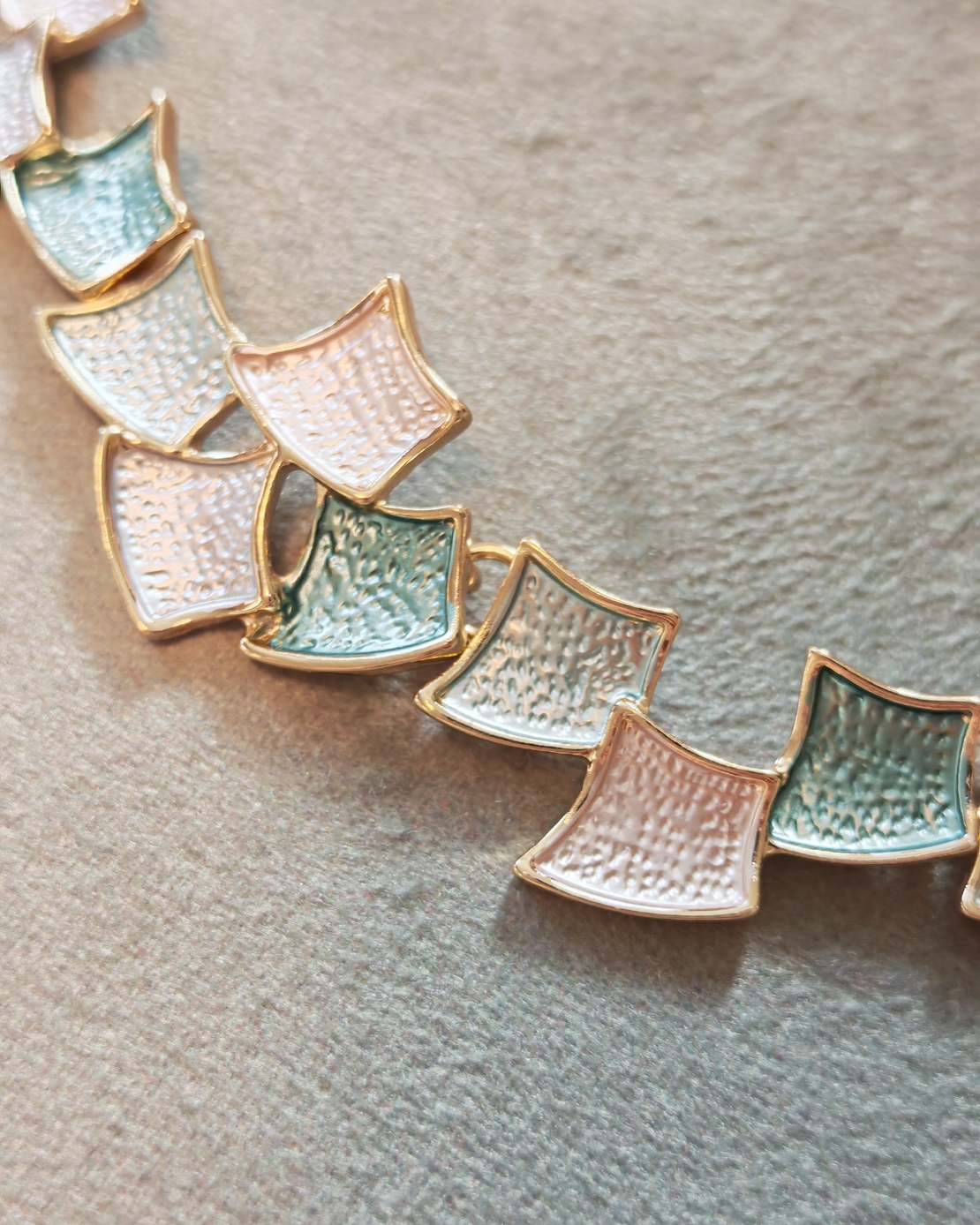 Дамска колиета