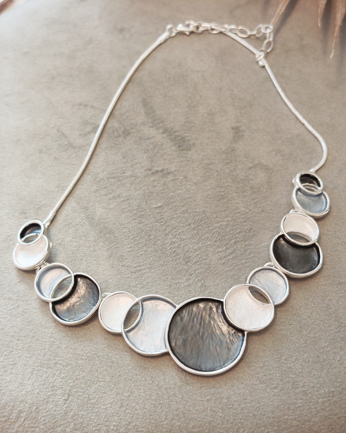 Дамско колие