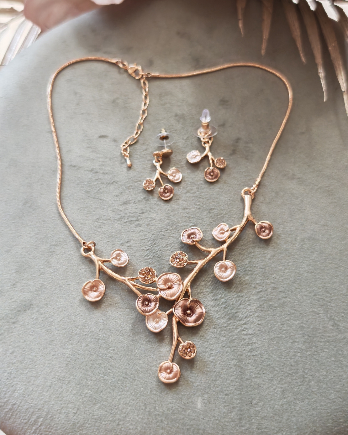 Дамска колиета