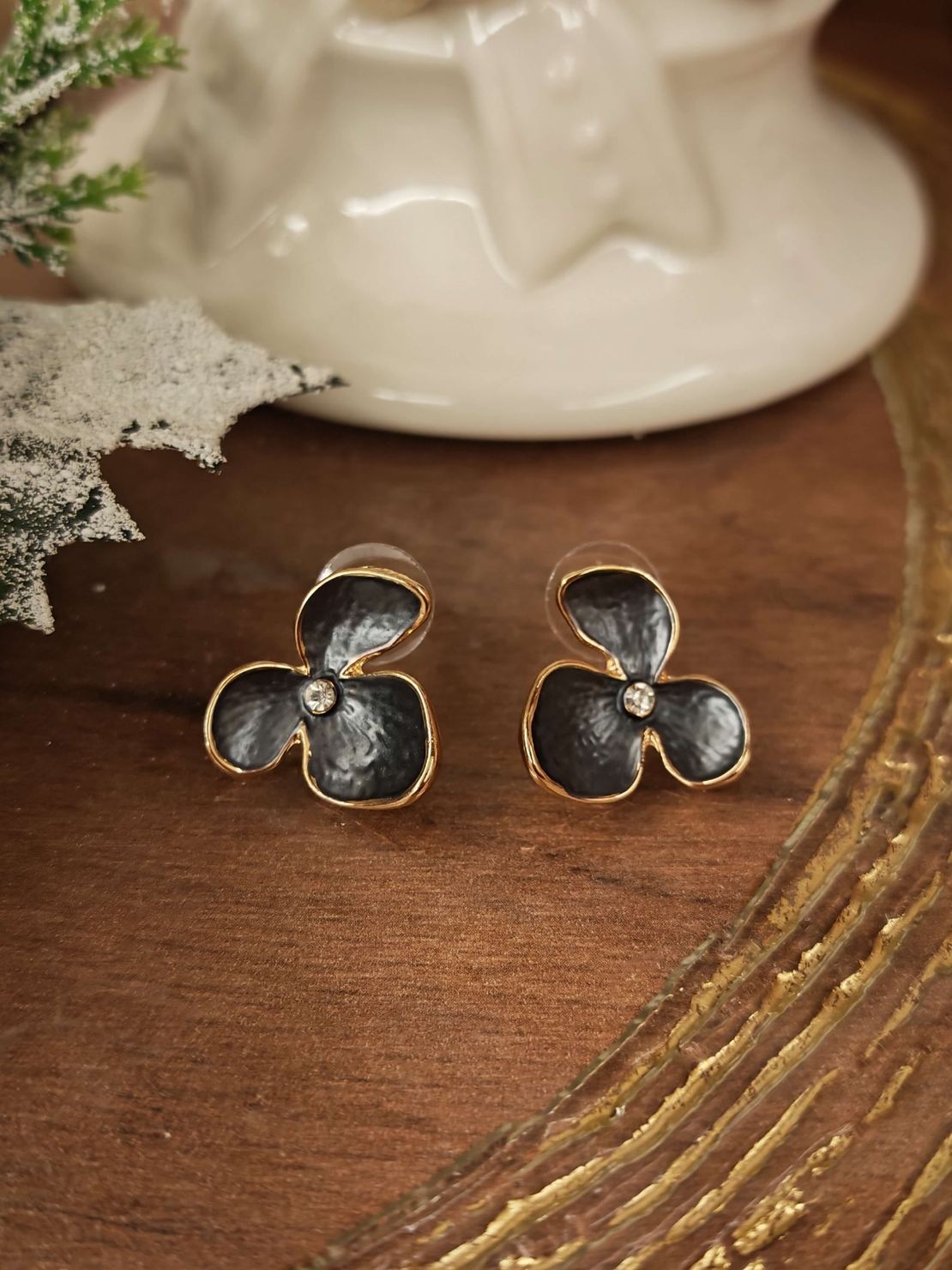 Дамски обици