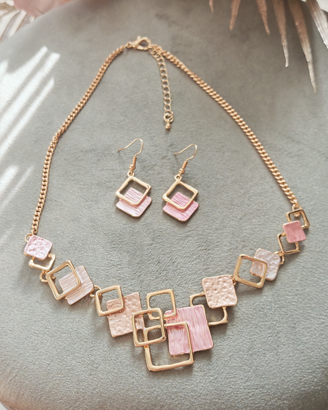 Дамско колие